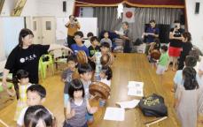 奄美大島を訪問、伝統舞踊で交流　神戸の園児「意外と簡単」