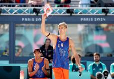 性犯罪歴の選手、五輪出場が物議　男子ビーチバレーのオランダ代表