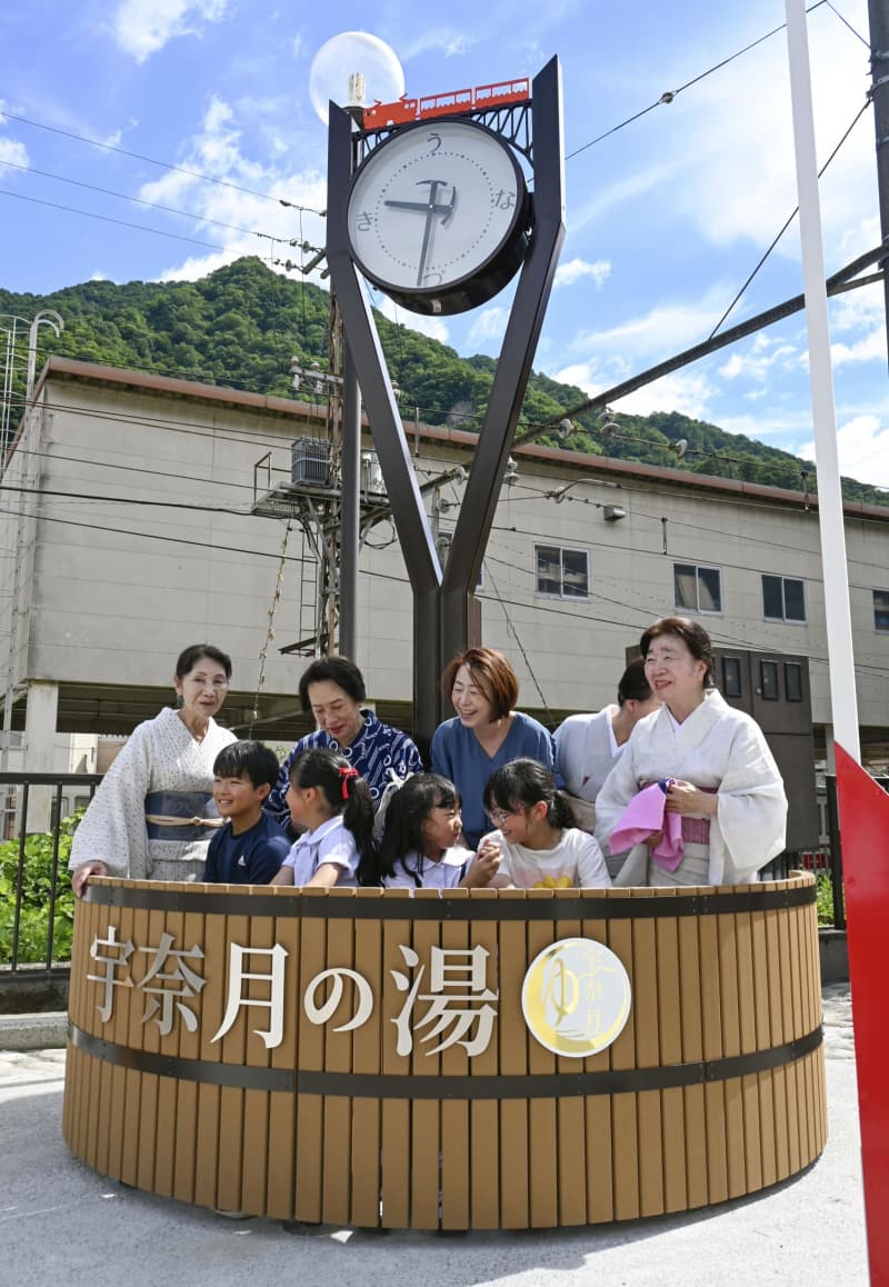 開湯100年で記念時計、富山　宇奈月温泉
