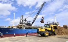 解体廃棄物処理で珠洲を出港　能登地震、輸送拠点が2港に