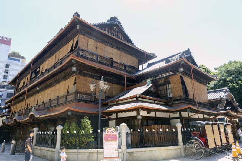 道後温泉本館で「すだれかけ」　夏の風物詩、涼やかに