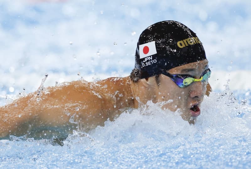 瀬戸、全体1位で準決勝へ　競泳・1日