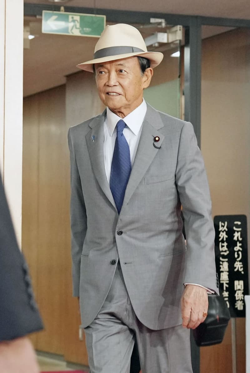 岸田首相、麻生副総裁と会談　総裁選巡り党内情勢協議