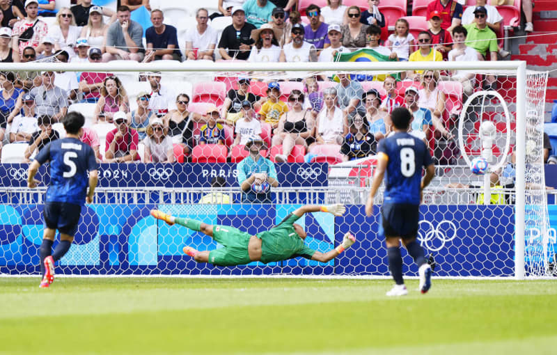 日本は準々決勝で敗退　サッカー・2日