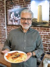 アフガン文化を守りたくて…イランに料理店　ソ連侵攻で母国逃れた写真家男性の熱意