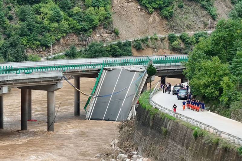 中国の橋崩落、死者38人に　7月の豪雨、24人不明