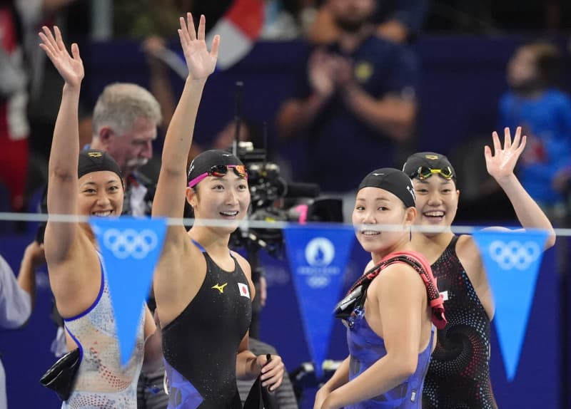 日本女子決勝へ、男子は落選　競泳・3日