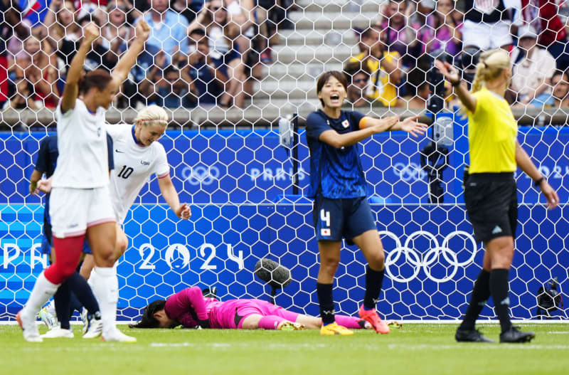 日本女子は準々決勝敗退　サッカー・3日