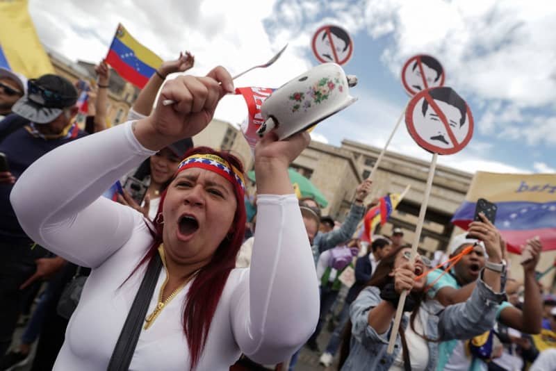 混乱続くベネズエラ、孤立深める　大統領選1週間、大規模デモも