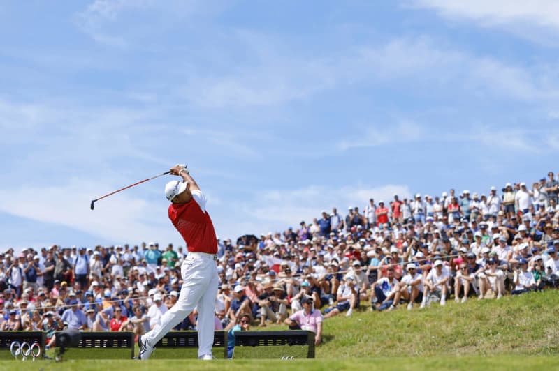 松山銅メダル、中島49位　ゴルフ・4日