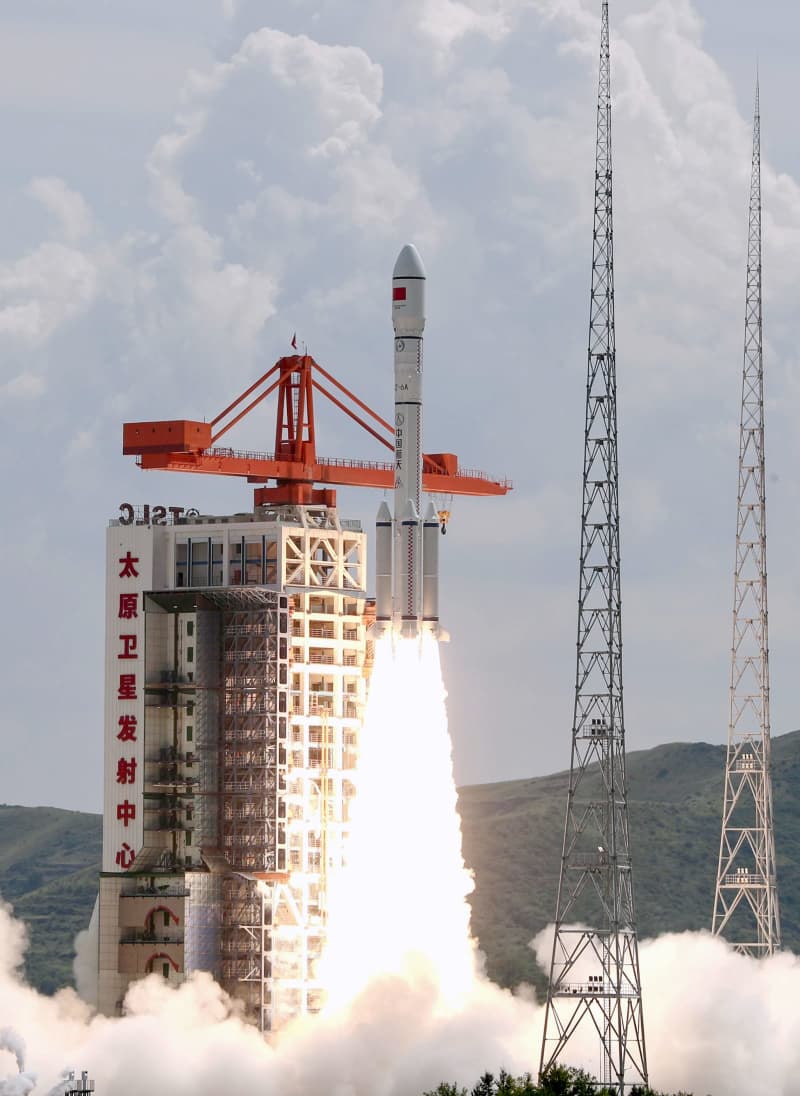 中国版「スターリンク」構築へ　衛星打ち上げに成功