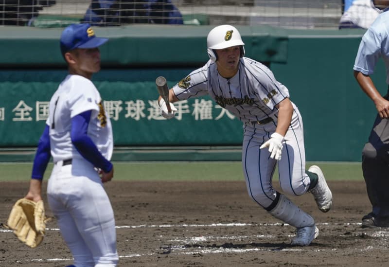 聖光学院1―2鶴岡東　鶴岡東、桜井が投打で活躍