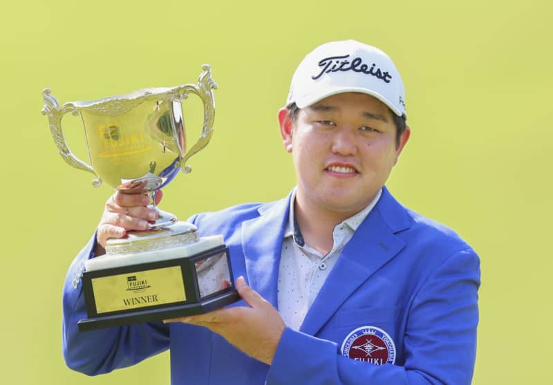 米沢蓮が逆転で今季2勝目　男子ゴルフ最終日