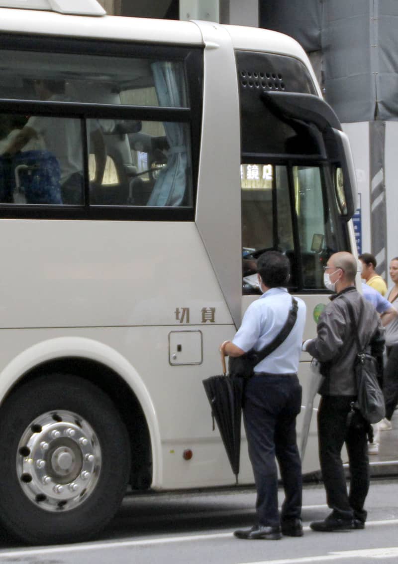 銀座で違法駐車取り締まり　訪日観光客増加、警視庁