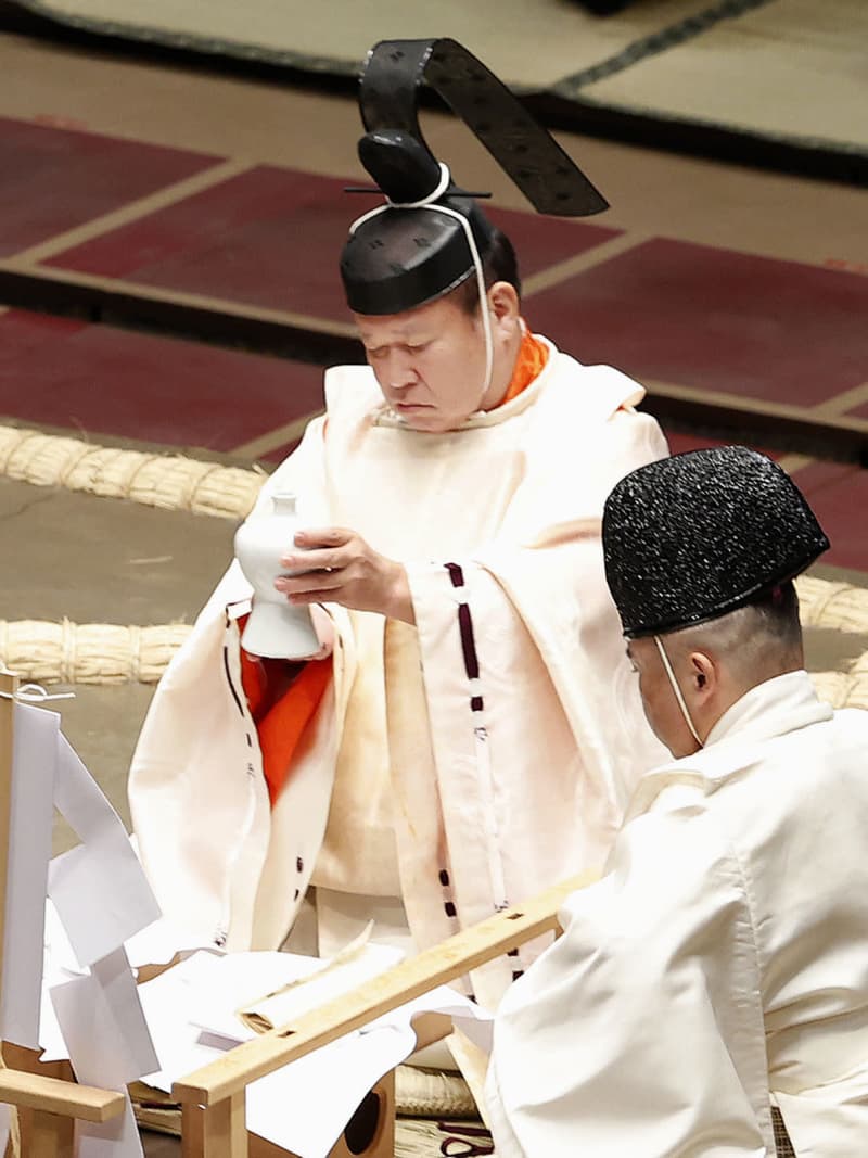 最後の本場所「土俵に魂埋める」　木村庄之助、千秋楽に定年