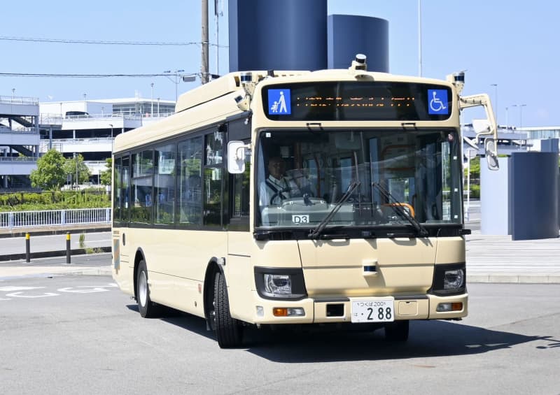 自動運転中型バス、高速道で実証　国内初、中部空港周辺で