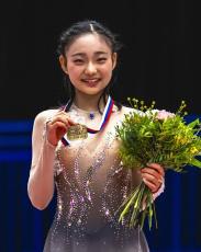 15歳の和田薫子、初出場で優勝　フィギュア・ジュニアGP