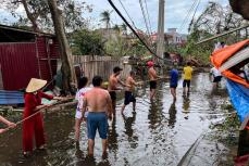 台風、東南アジア直撃48人死亡　ベトナムで熱帯低気圧に