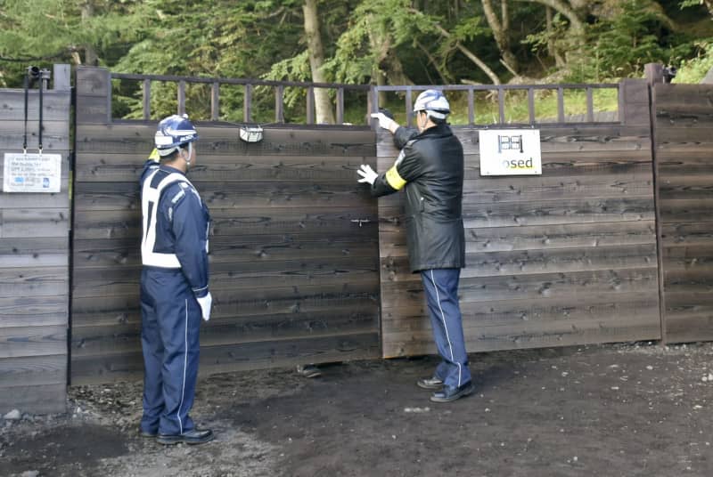 富士閉山、今季規制終える　山梨側登山道5合目ゲート