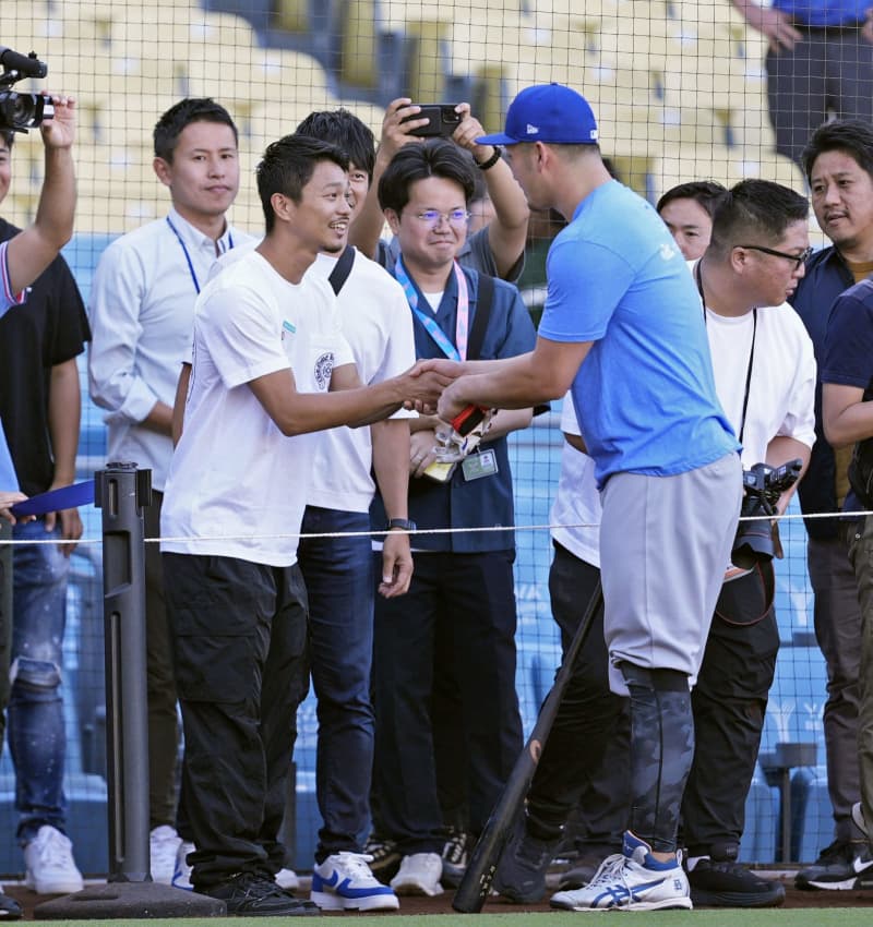 WBC王者中谷「刺激もらった」　メジャー観戦で鈴木と対面