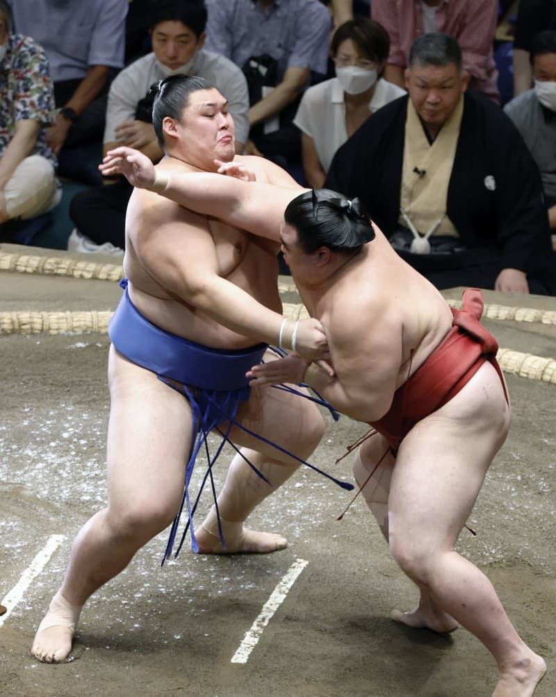 大の里5連勝、単独首位に　琴桜は初黒星、1敗が7人