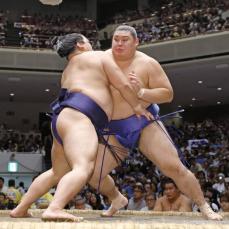 琴桜2敗目、大の里7連勝　霧島ただ一人1敗で追走