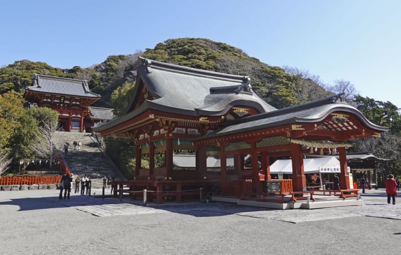 流鏑馬の練習中に男性落馬、重体　鎌倉・鶴岡八幡宮、神事中止に