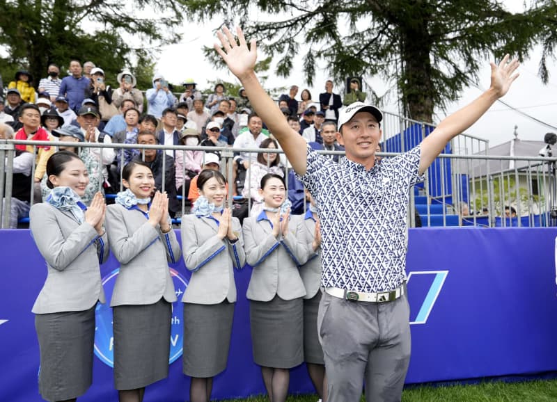 男子ゴルフ、岩崎が逆転で2勝目　ANAオープン最終日