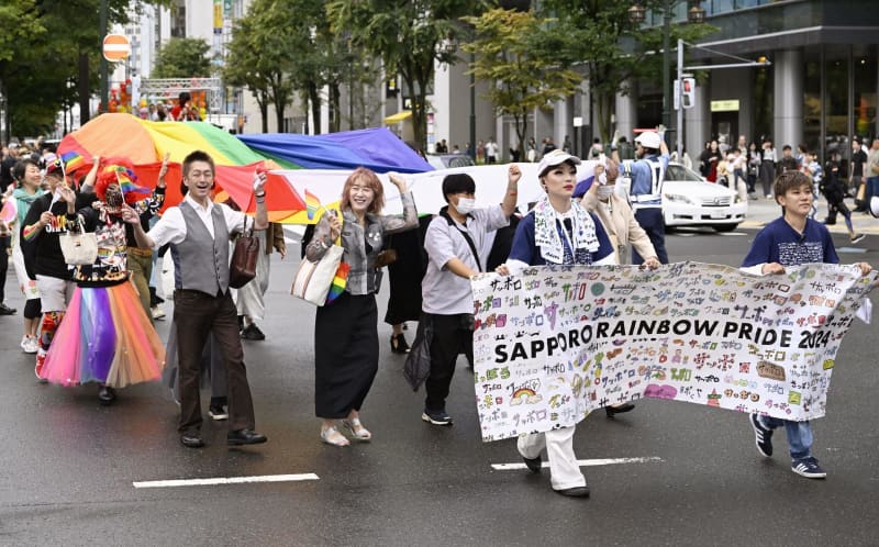 札幌でLGBTQパレード　「ありのままの自分を誇って」