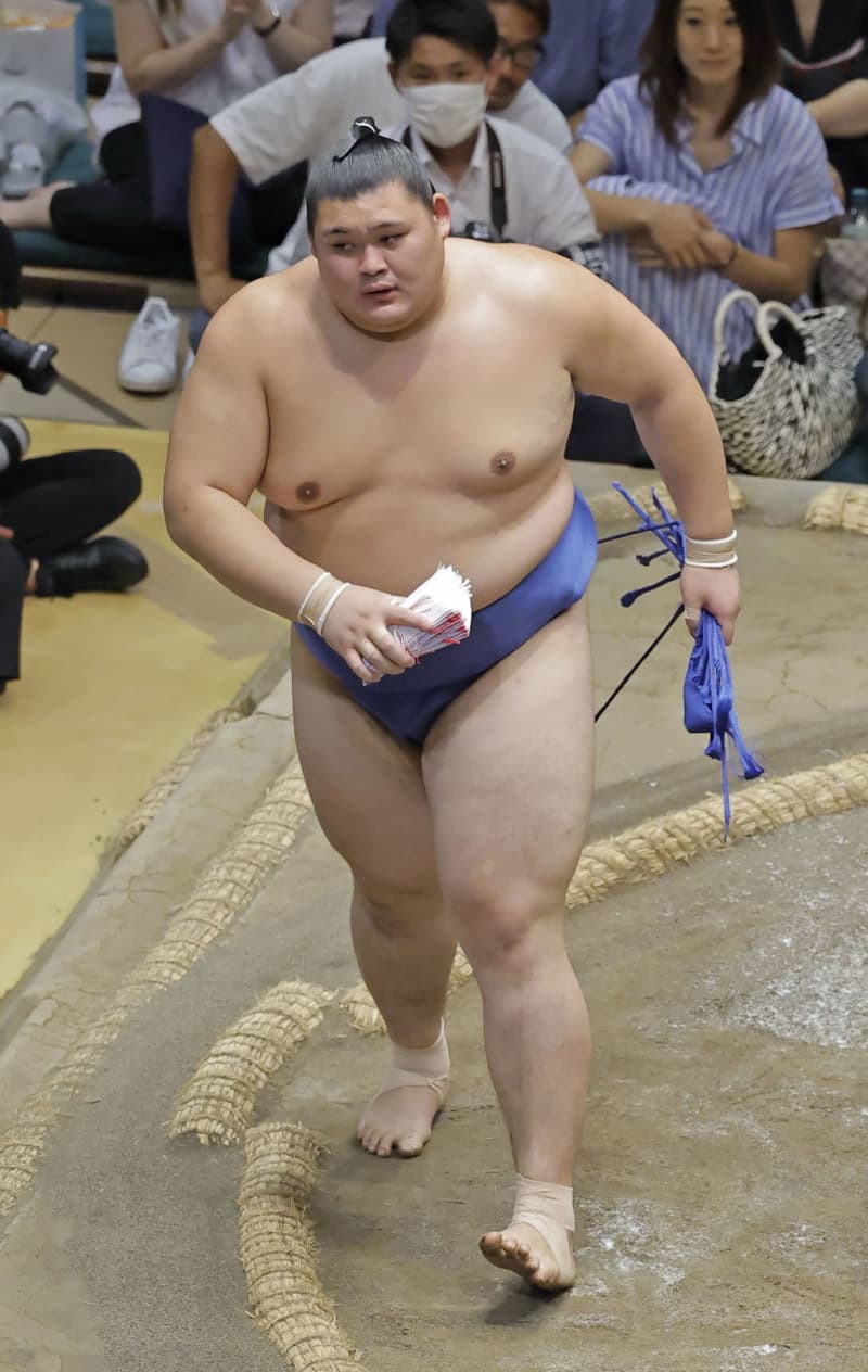 大の里10連勝、後続に2差　霧島敗れ2敗4人、琴桜7勝目