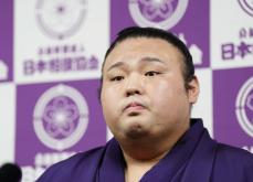 元大関・貴景勝「燃え尽きた」　28歳で引退、目潤ませる