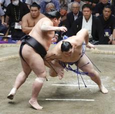 大の里は敗れて13勝2敗　大関昇進確実、豊昇龍8勝目