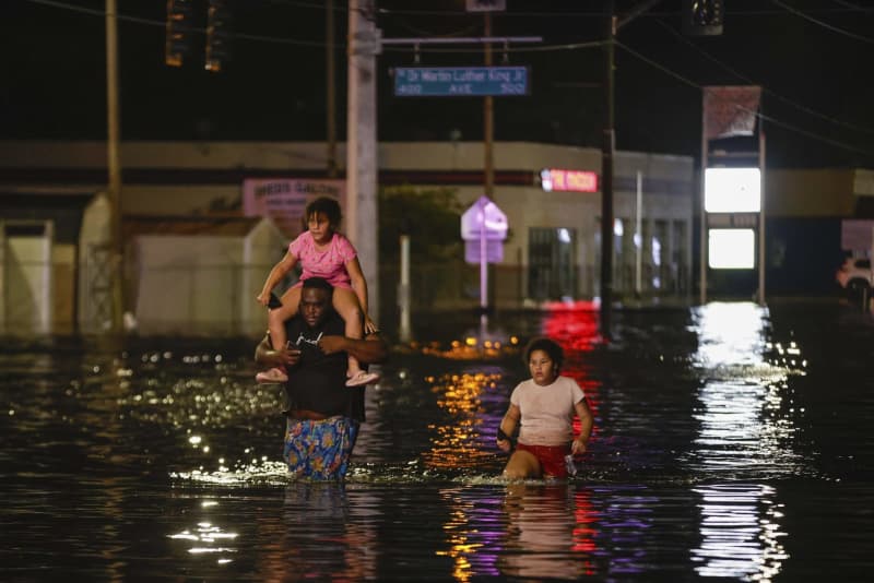 米、ハリケーンで41人死亡　南部に上陸、熱帯暴風雨に