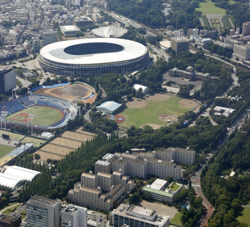 神宮外苑再開発、事業者が説明会　「自然環境を軽視」と住民ら指摘