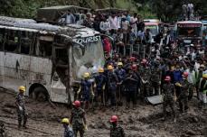 ネパール豪雨の死者150人超に　地滑りで主要道寸断