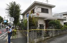 ハンマーで女性殴り強盗か、東京　住宅から複数人逃走