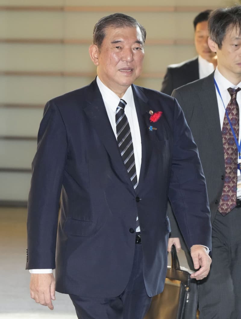 石破首相、同盟強化の方針伝達　電話会談、地位協定改定に触れず