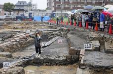 汽車土瓶、倉庫跡が出土　門司駅遺構、最後の説明会