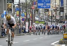 宇都宮、世界の自転車選手が疾走　中心市街地で前哨戦