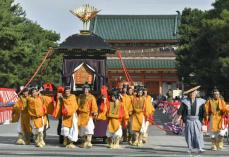 秋の京都で「時代祭」　歴史絵巻の行列進む