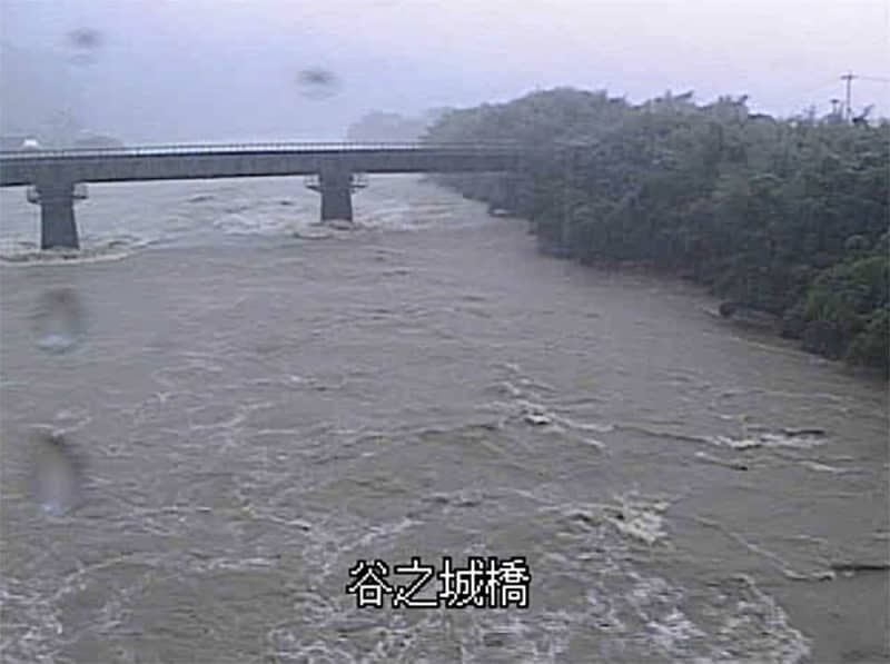 川で車流され1人不明か　宮崎・日南、大雨増水