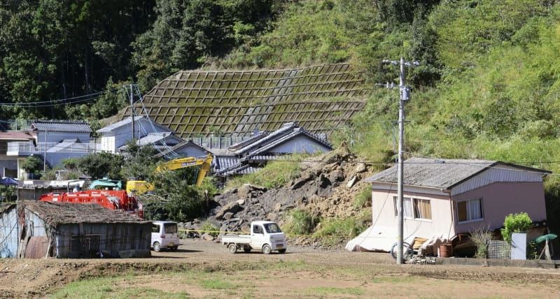 宮崎で大雨、2人不明　土砂崩れ、車も流される