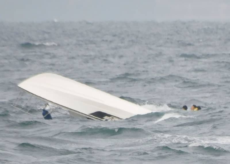 大阪沖合でボート転覆、5人救助　意識あり、海保が調査