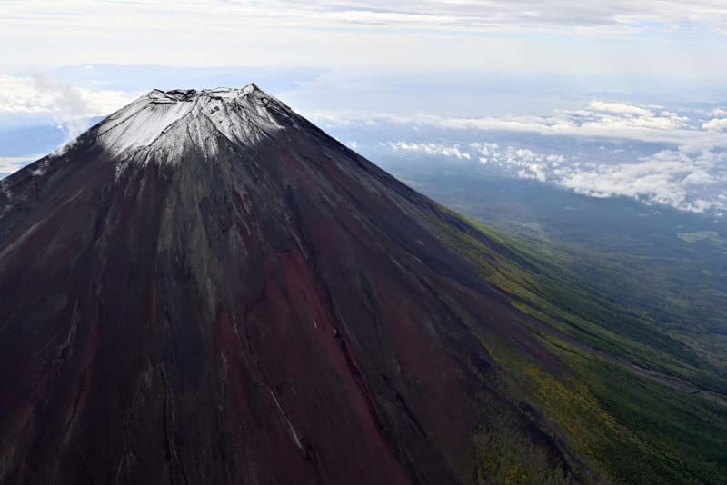 富士山、初冠雪はいつ？　最も遅い記録を更新