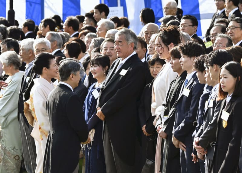 秋の園遊会にやり投げ北口選手ら　両陛下主催1400人出席