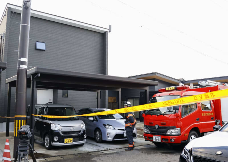 住宅火災で4人死亡、富山・射水　家族か、2人は子ども