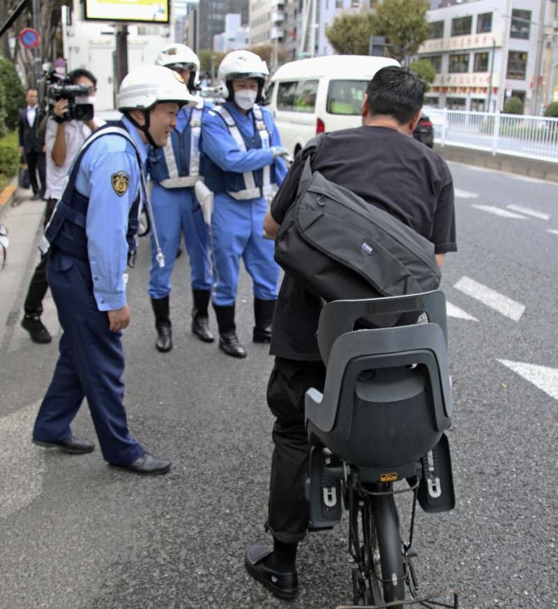 ながら運転、罰則11月1日から　「モペット」は原付き明記