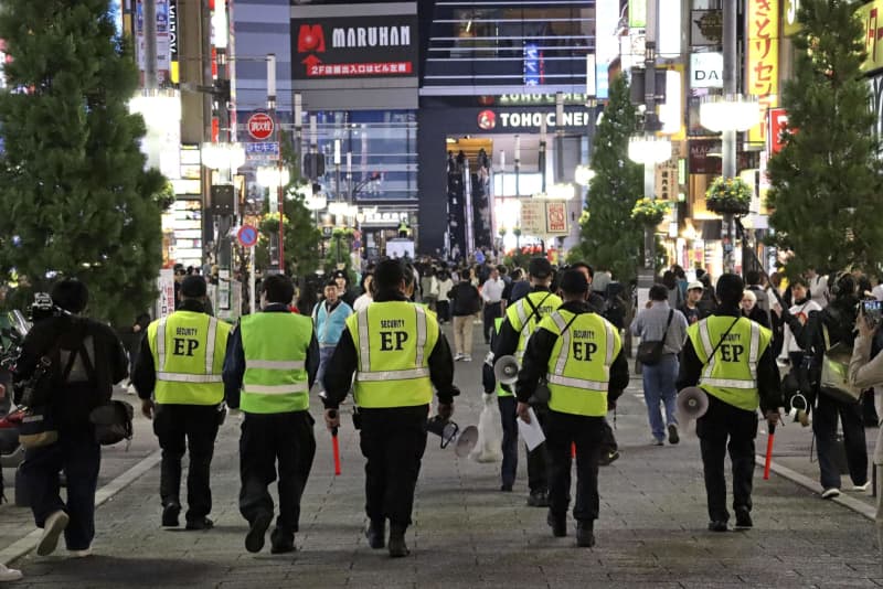 ハロウィーン、都内の繁華街警戒　路上飲酒禁止、仮装まばら