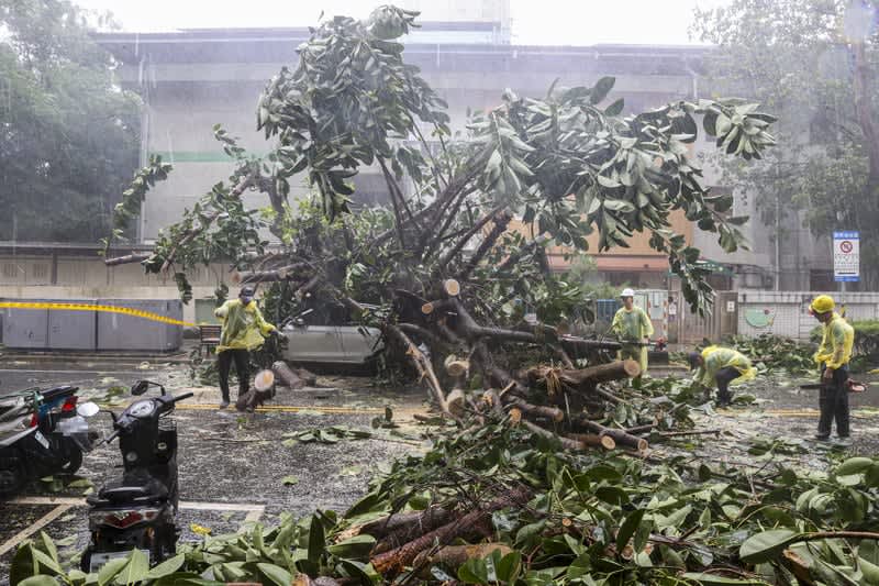 台風21号、台湾に上陸　1人死亡