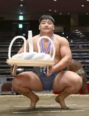 日体大のブフチョローン、初優勝　全国学生相撲、モンゴル勢で決勝